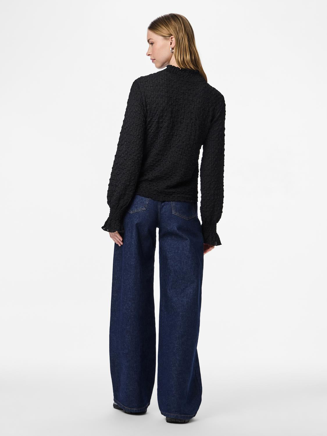 model_shot-back